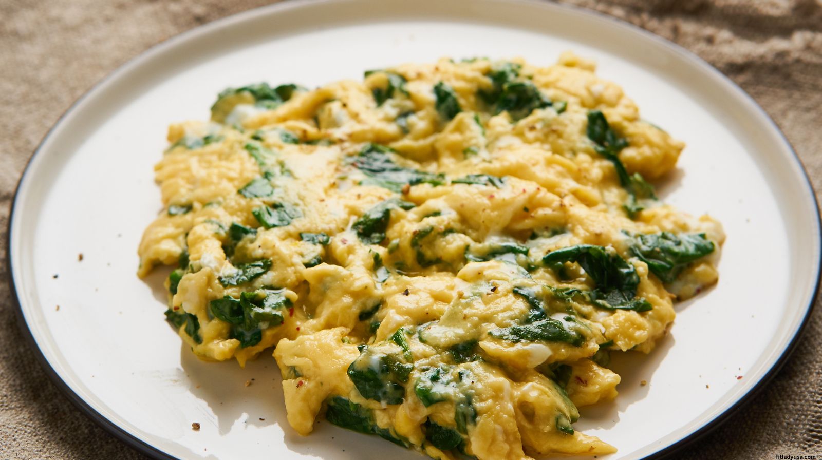 High-Protein Scrambled Eggs with Spinach
